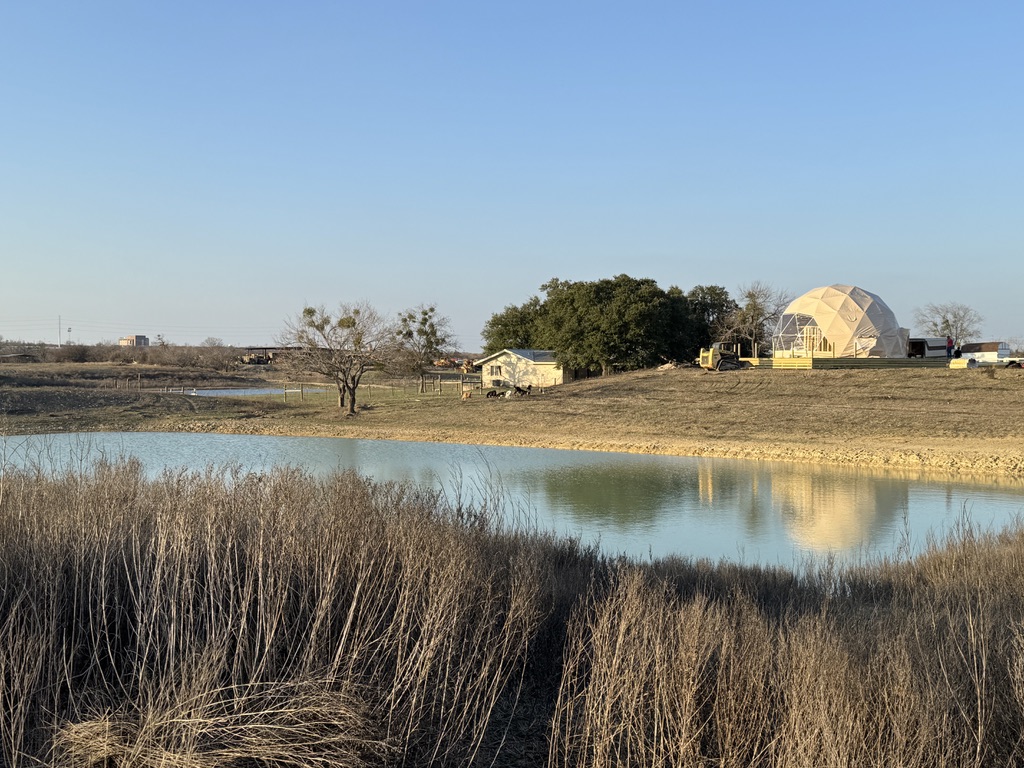 Glamping dome with hot tub and alpaca views in Texas Hill Country